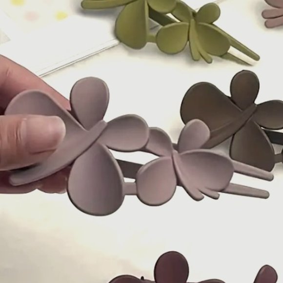 BUTTERFLY HAIR CLIP in Light Coffee - Picture 1 of 3